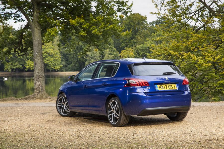  Peugeot 308 2017 года  (UK) (фото 12 из 13)